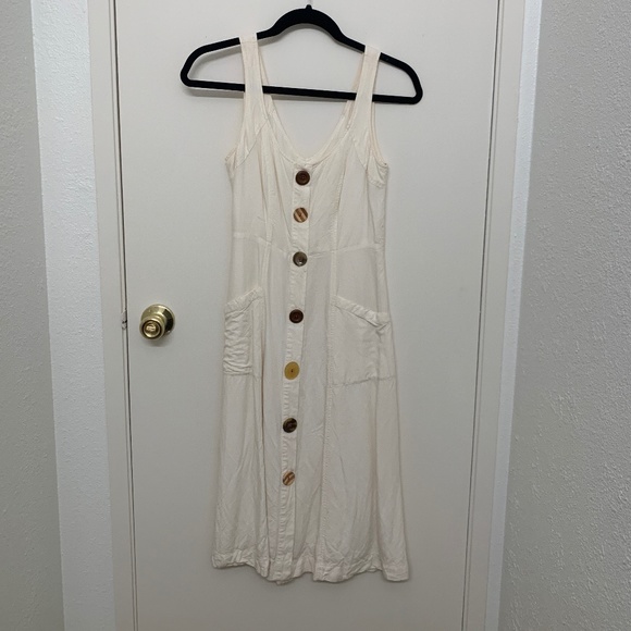 White sun dress with buttons and pockets - Picture 1 of 4